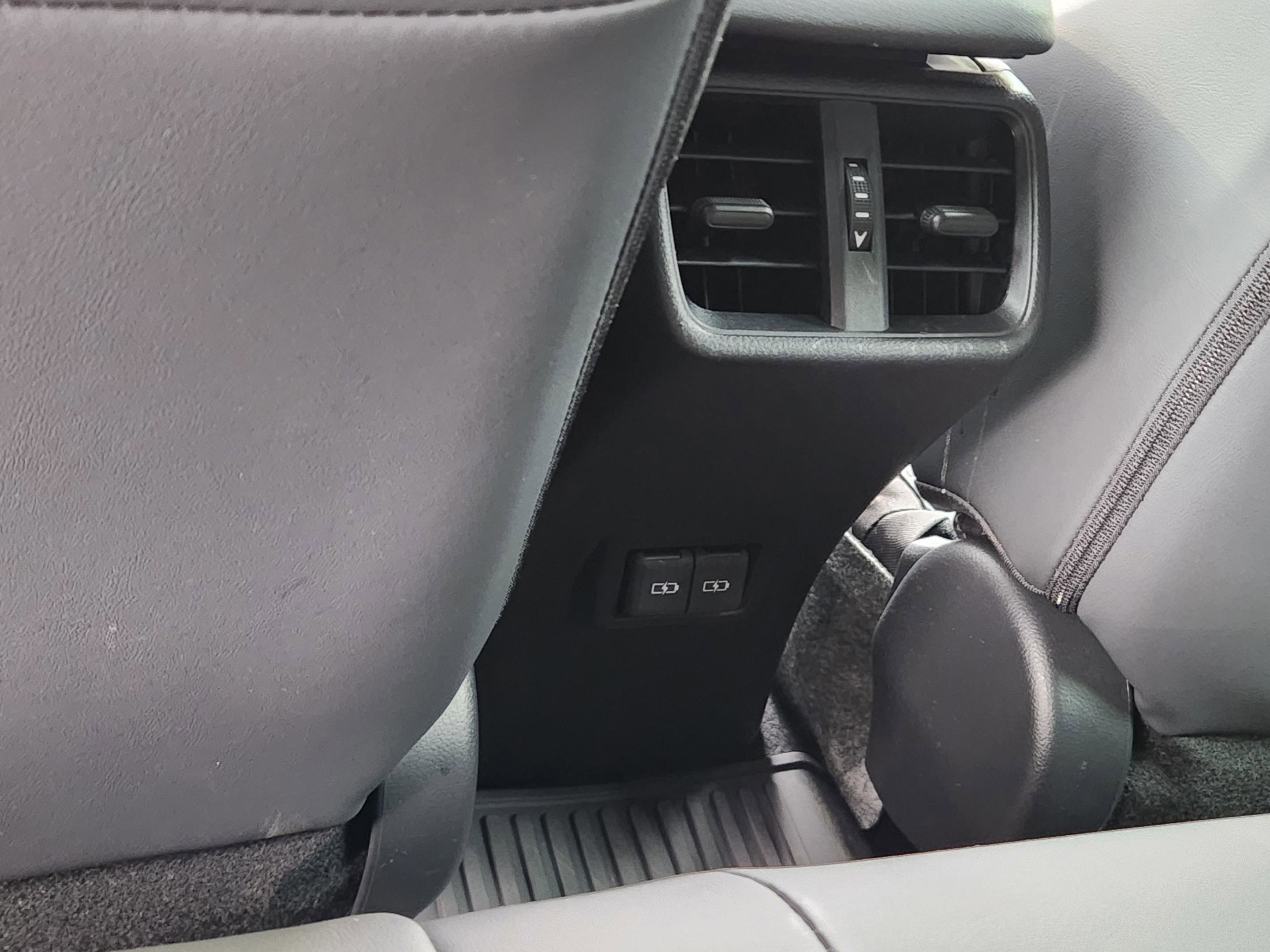 Certified 2025 Lexus UX 300h FWD w/ Accessory Package (Z1) image 20