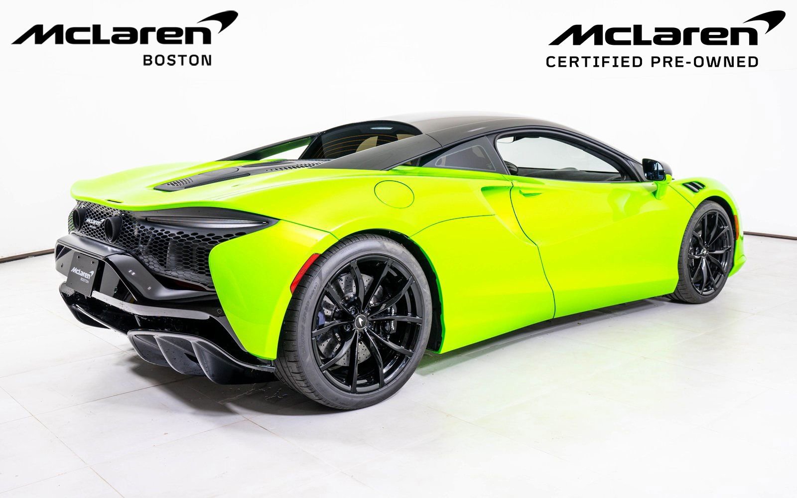 Used 2024 McLaren Artura RWD image 5