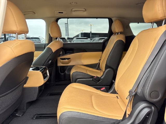 Used 2024 Kia Carnival EX FWD image 12