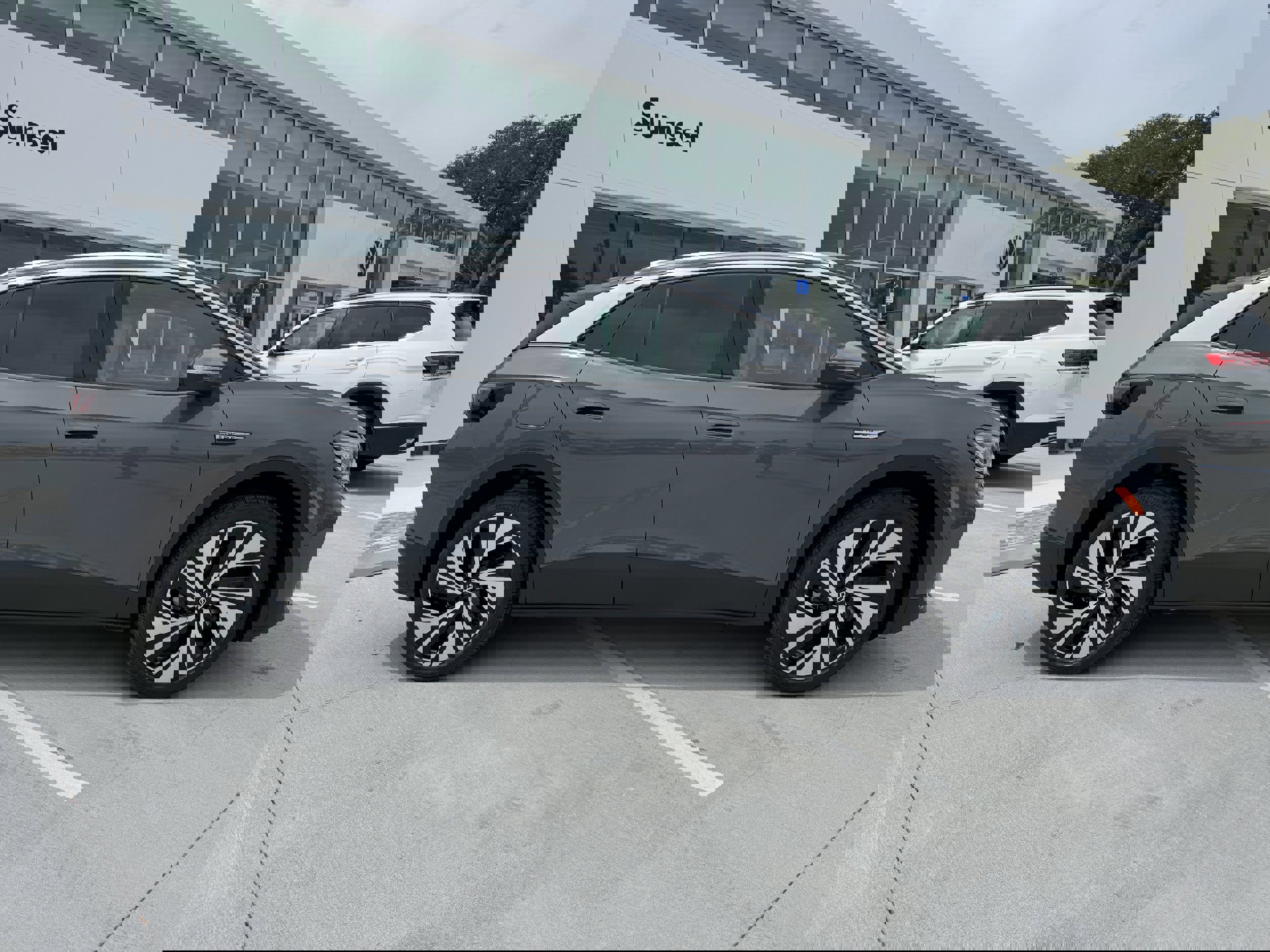 New 2025 Volkswagen ID.4 Pro S Plus image 2
