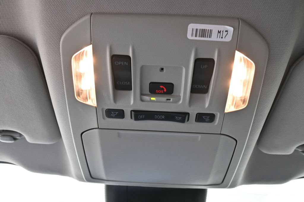 Used 2025 Toyota Highlander XLE AWD/4WD image 14