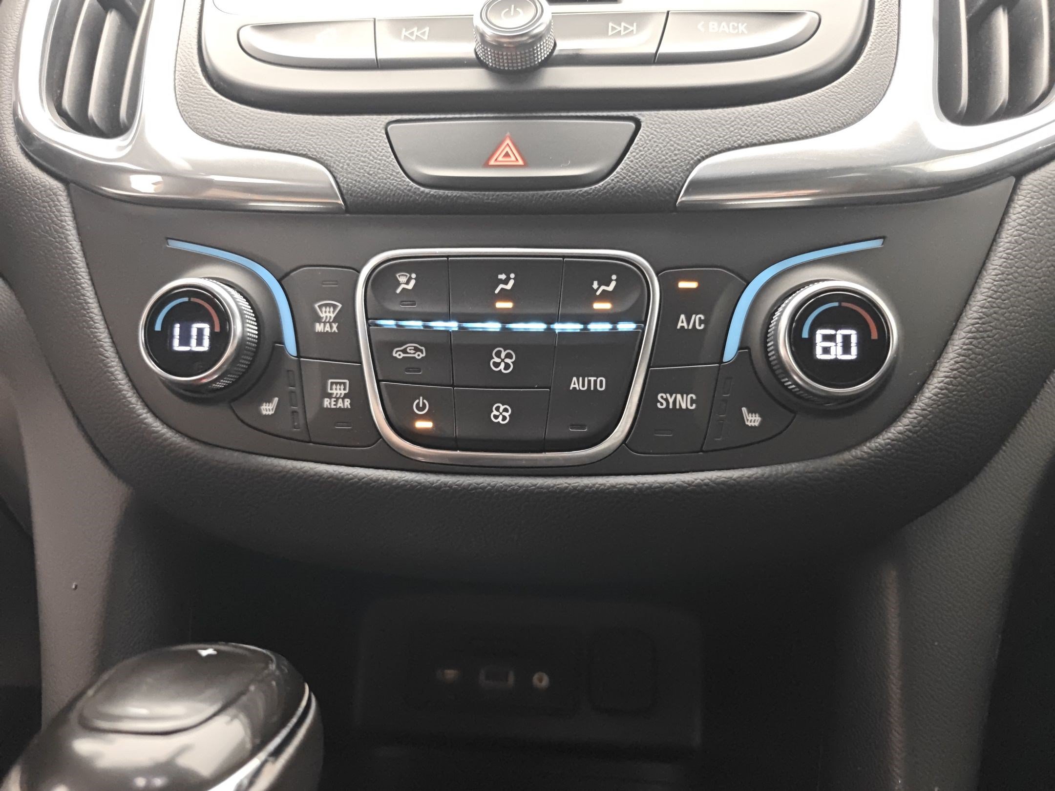 Certified 2019 Chevrolet Equinox LT w/ Sun & Navigation Package AWD/4WD image 17
