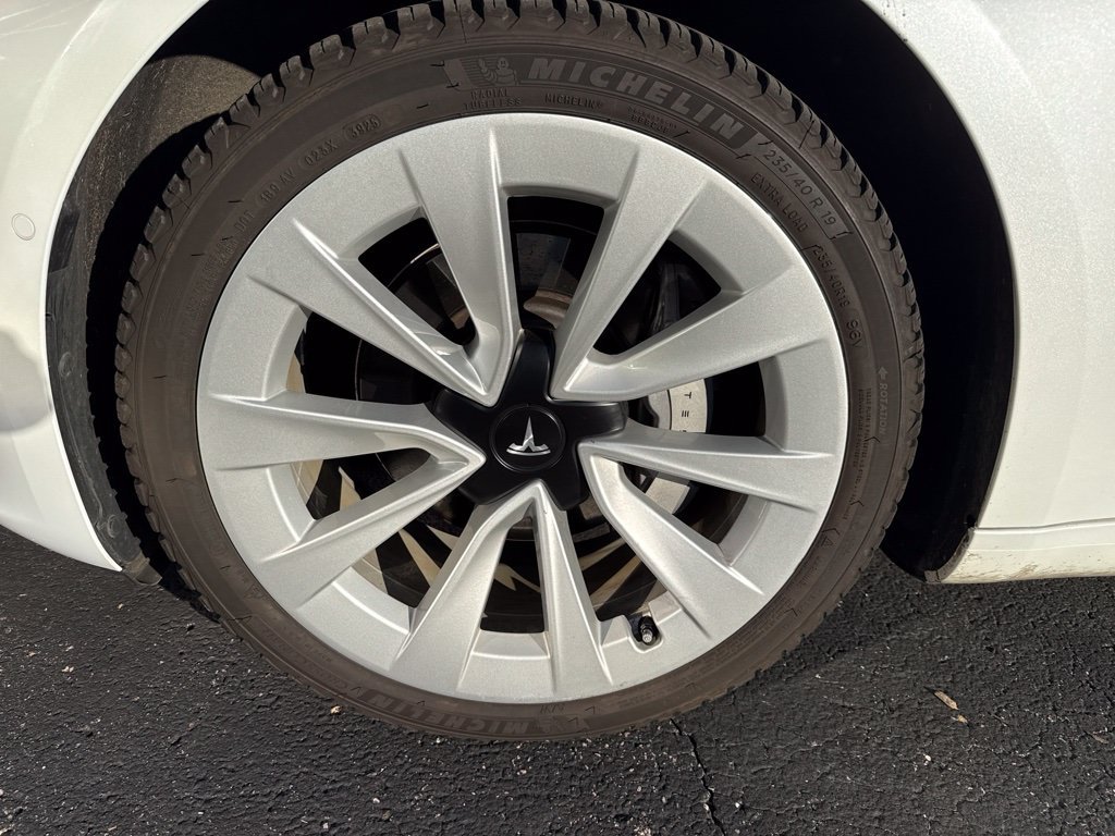 Used 2022 Tesla Model 3 Long Range AWD/4WD image 9