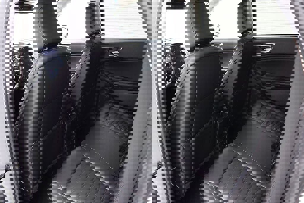 Used 2024 Ford Edge SEL image 11