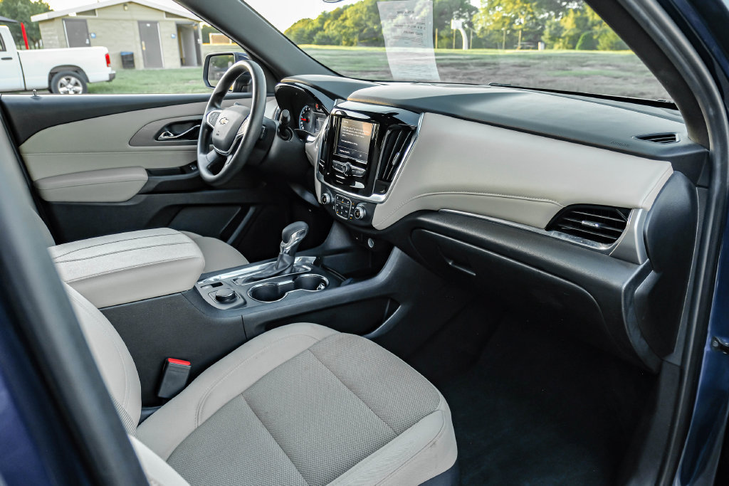 Used 2023 Chevrolet Traverse LS w/ Safety Package FWD image 16