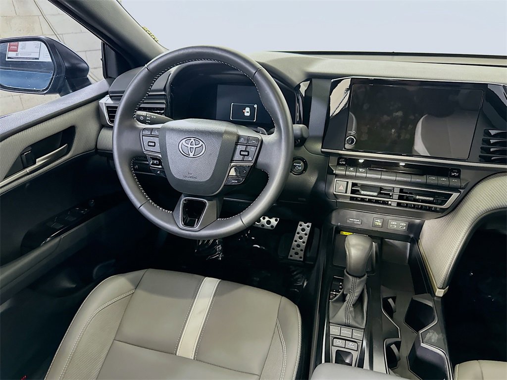 Used 2025 Toyota Camry SE image 17
