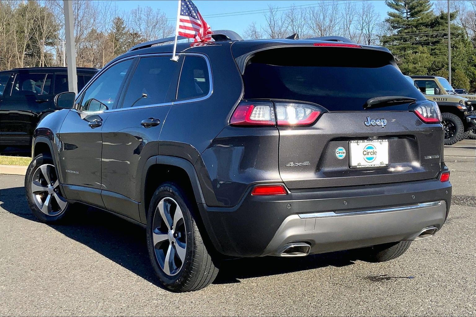 Used 2019 Jeep Cherokee Limited image 10