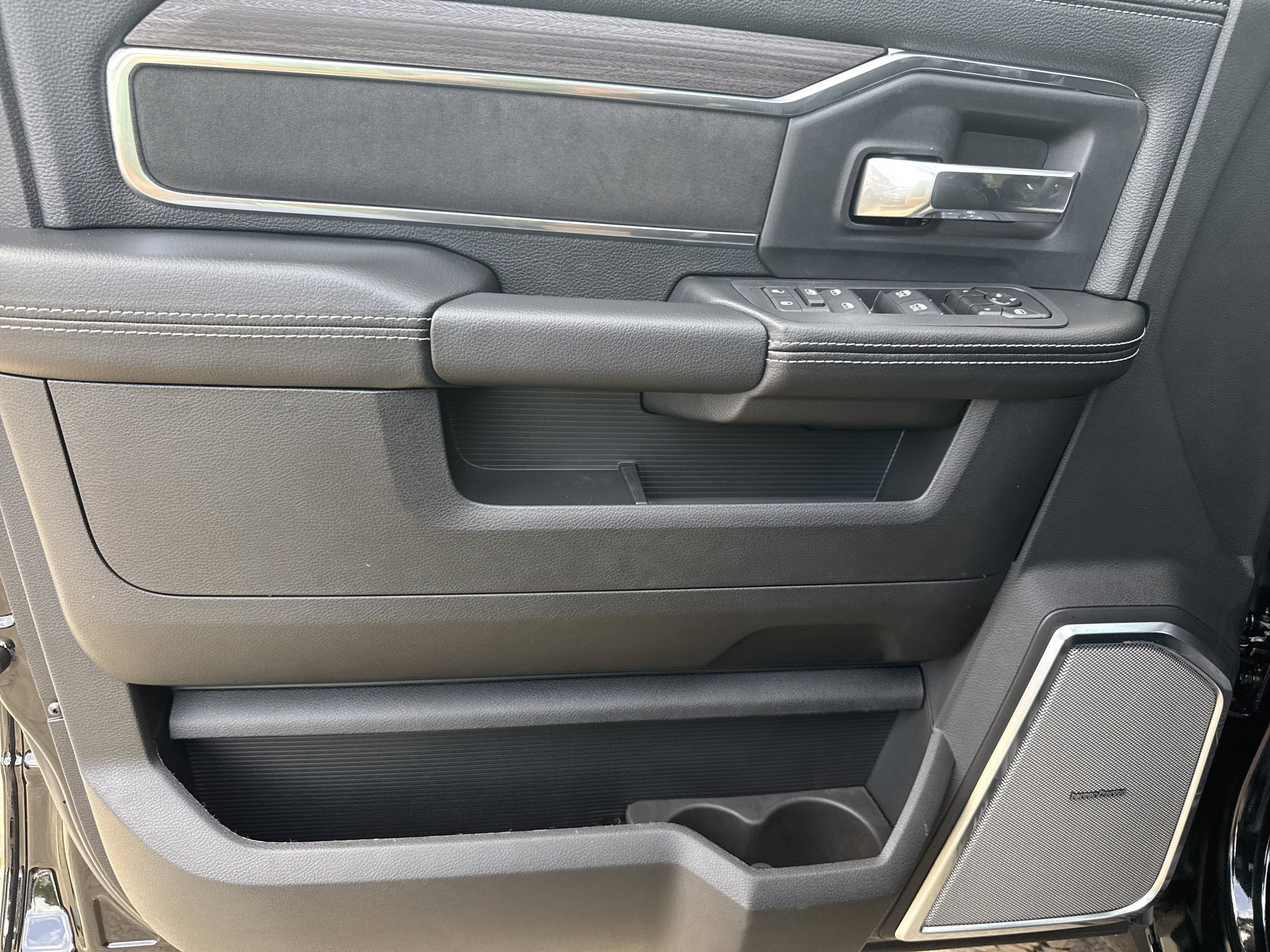 New 2026 RAM 5500 4x4 Crew Cab w/ Laramie Trim Package image 10