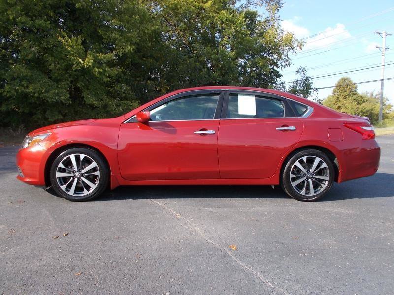 Used 2016 Nissan Altima 2.5 SR w/ LED Appearance Package FWD image 2