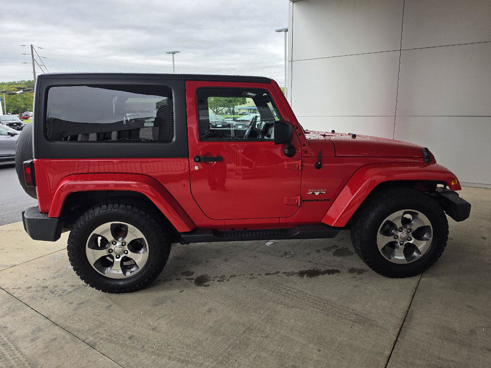 Used 2017 Jeep Wrangler Sahara w/ Connectivity Group AWD/4WD image 4