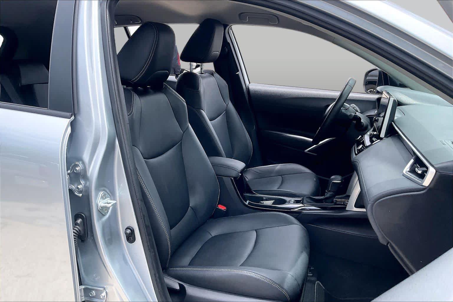 Used 2025 Toyota Corolla Cross XLE FWD image 9