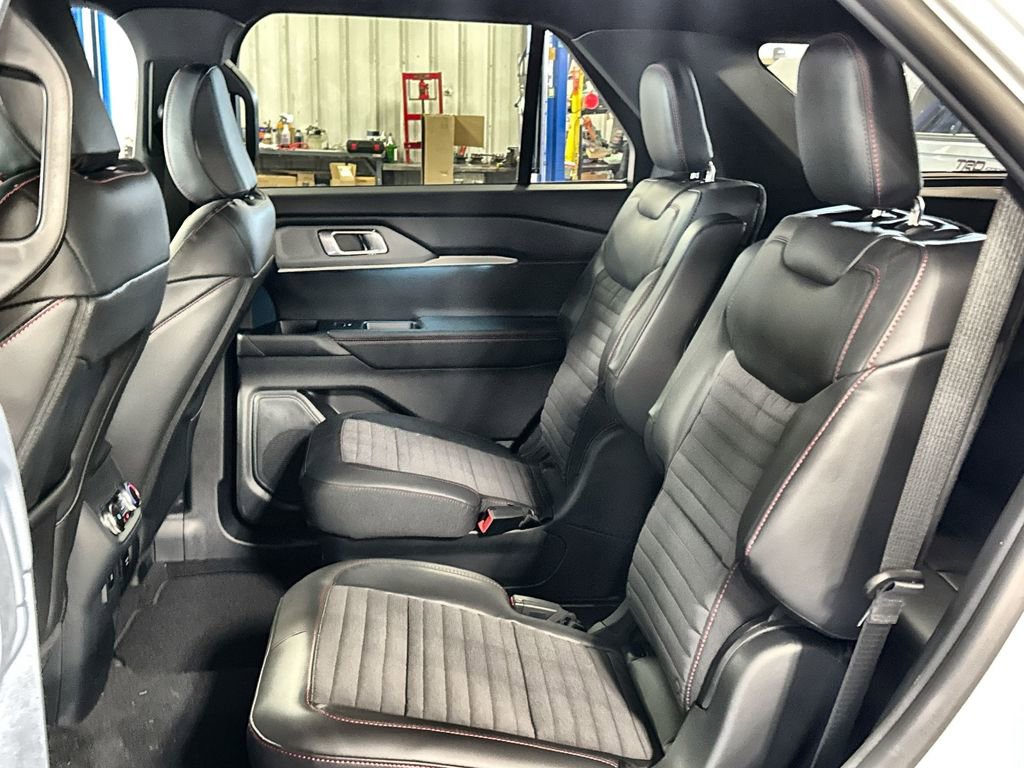 New 2026 Ford Explorer ST-Line w/ ST-Line Street Pack image 25
