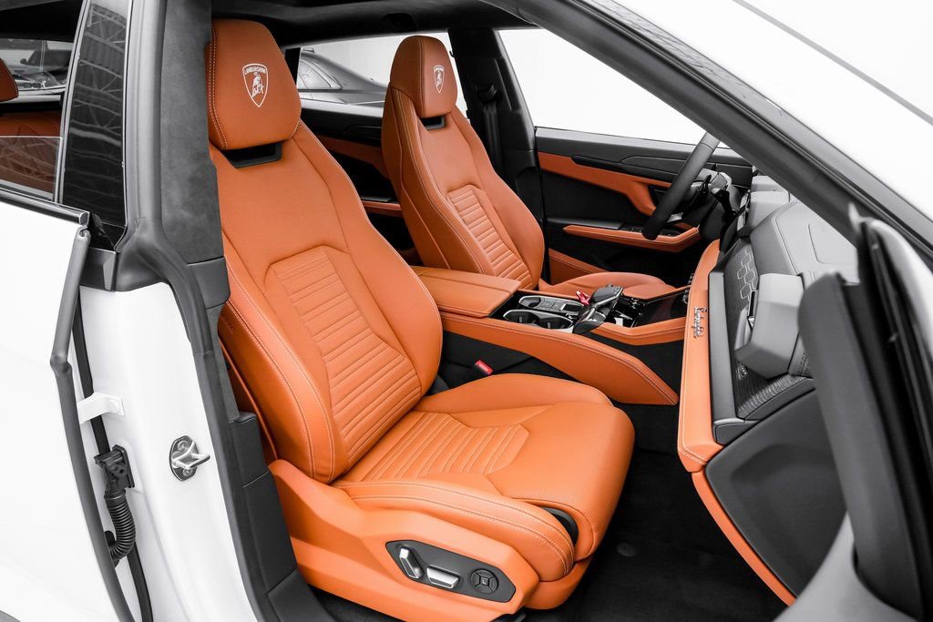 Used 2025 Lamborghini Urus SE AWD/4WD image 40