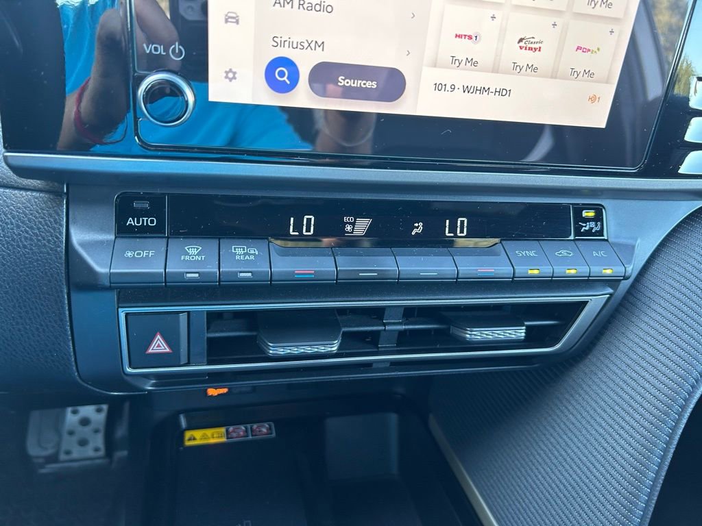 Certified 2025 Toyota Camry SE image 25