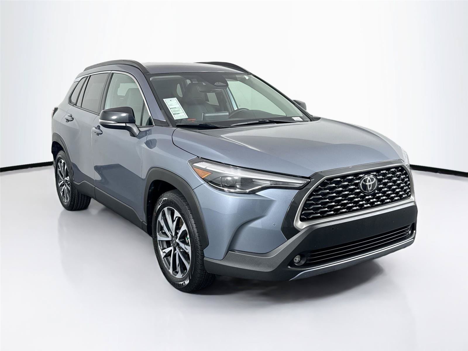 Certified 2025 Toyota Corolla Cross XLE FWD image 9