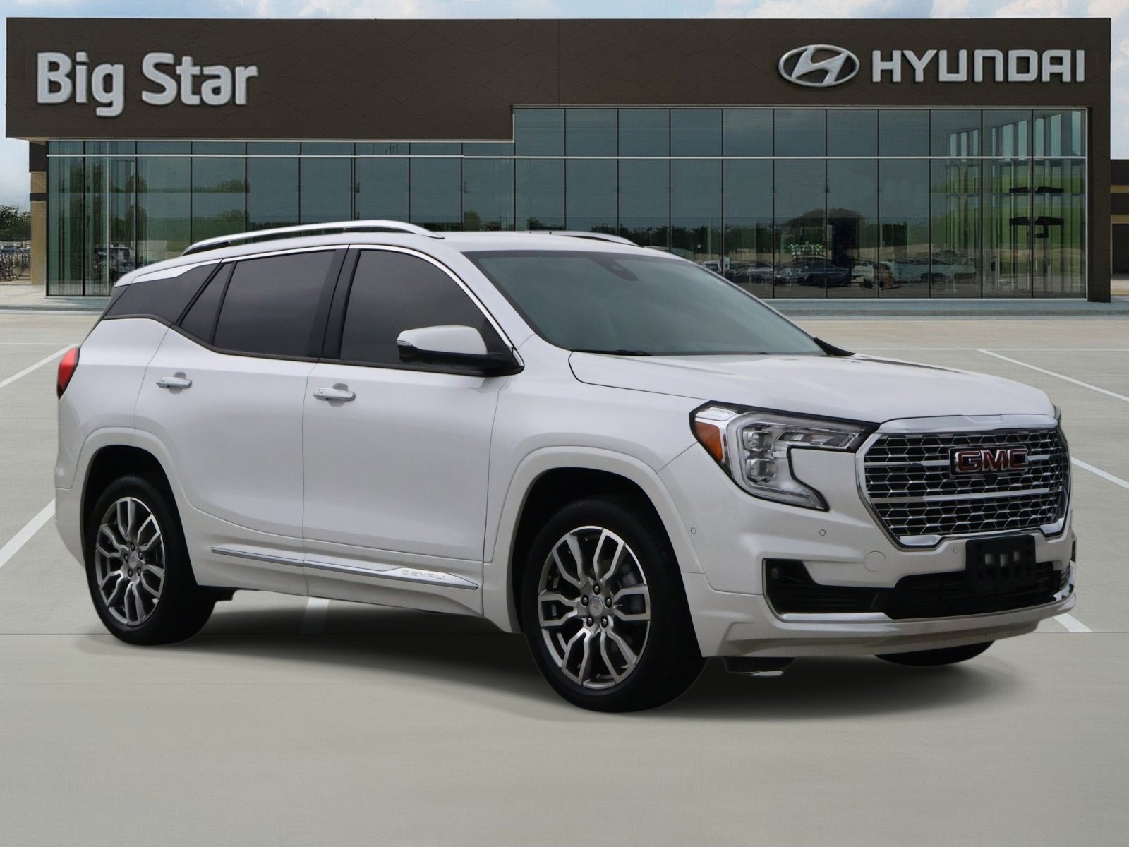 Used 2024 GMC Terrain Denali w/ Denali Premium Package AWD/4WD image 6