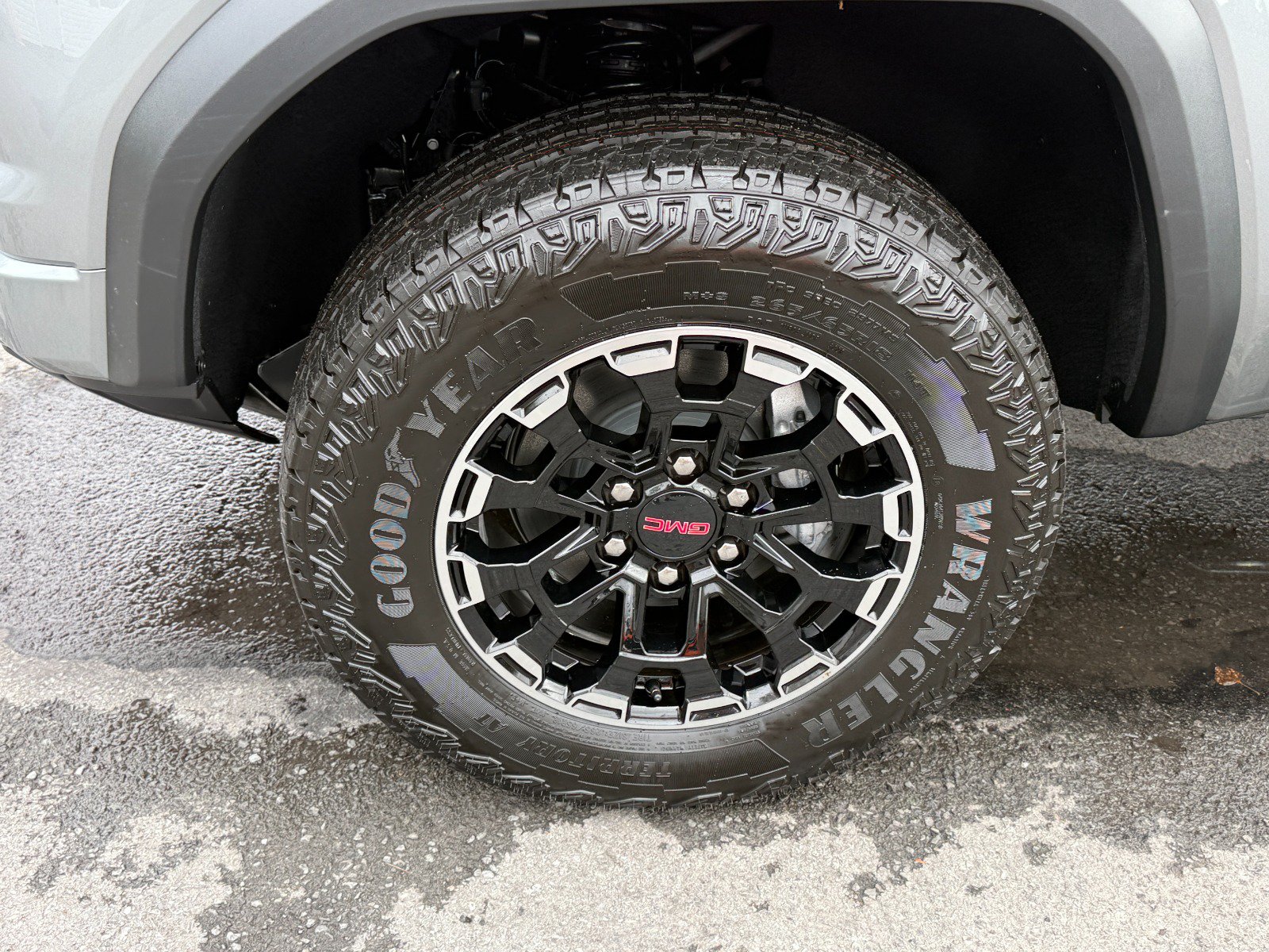 New 2026 GMC Canyon AT4 w/ Off-Road Front Bumper Package AWD/4WD image 9