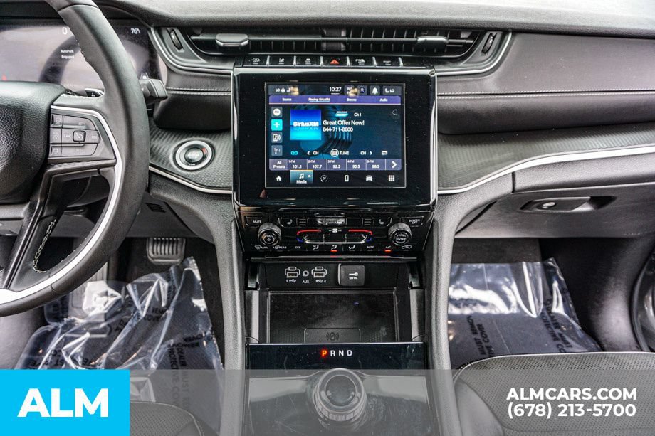 Used 2025 Jeep Grand Cherokee Altitude AWD/4WD image 39
