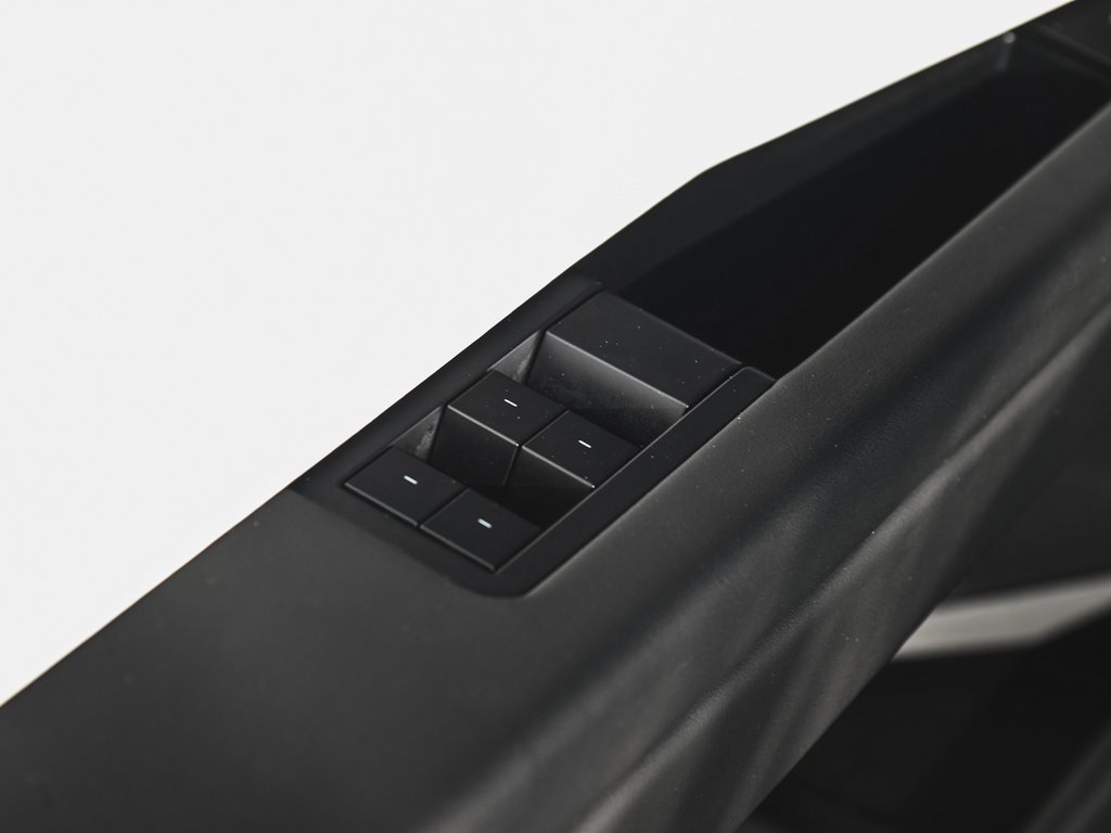 Used 2024 Tesla Cybertruck AWD Crew Cab image 9