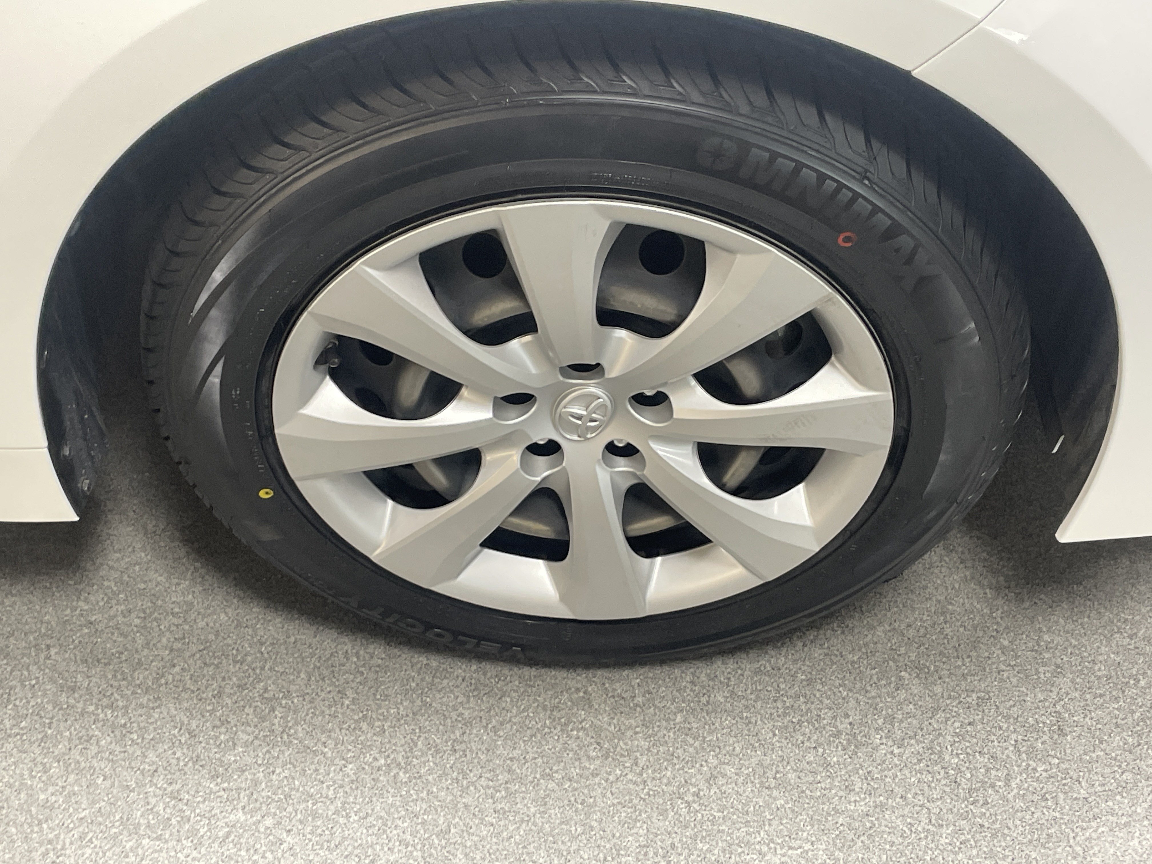 Used 2022 Toyota Corolla LE FWD image 13