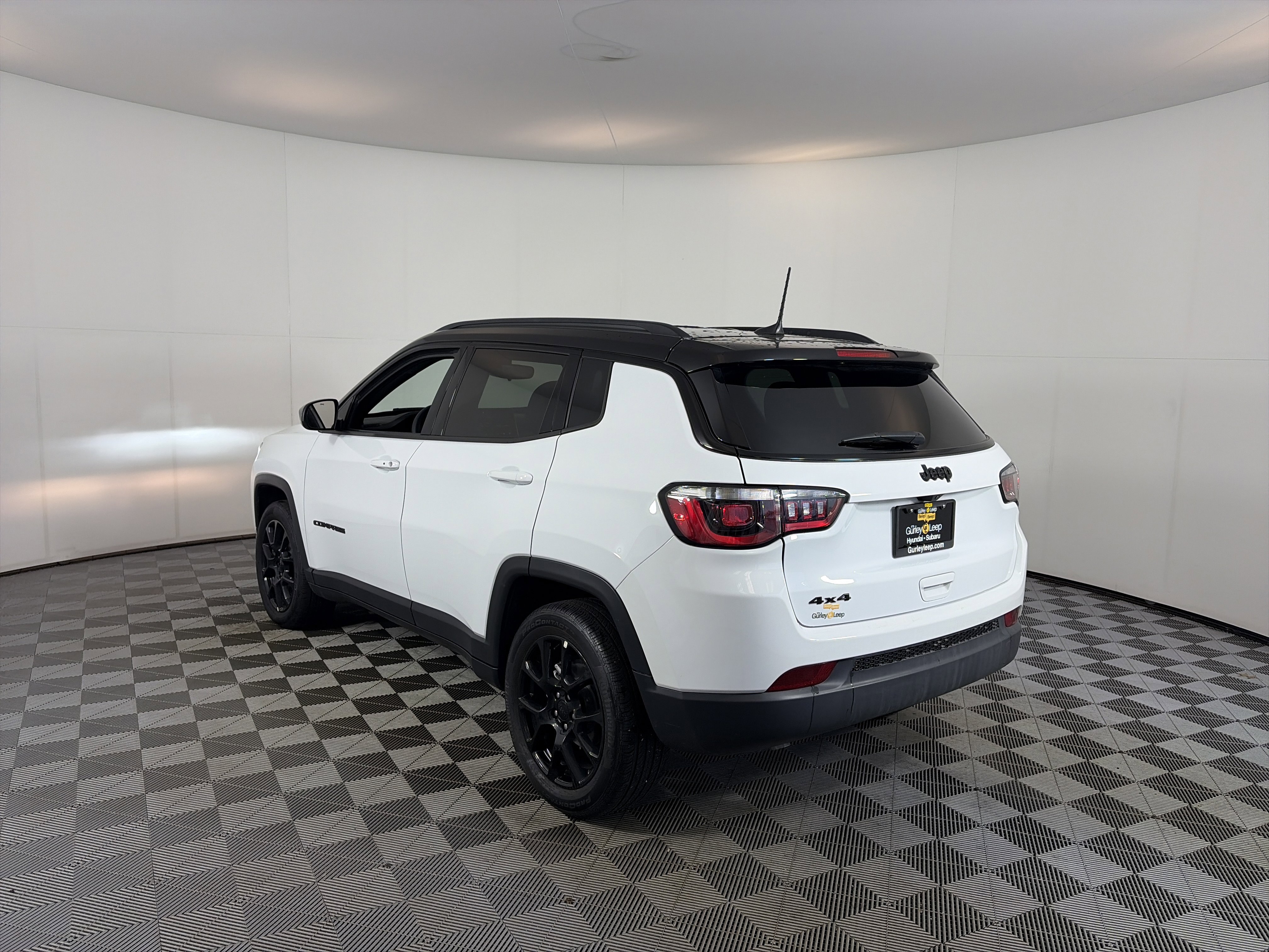 Used 2024 Jeep Compass Latitude w/ Convenience Group AWD/4WD image 8