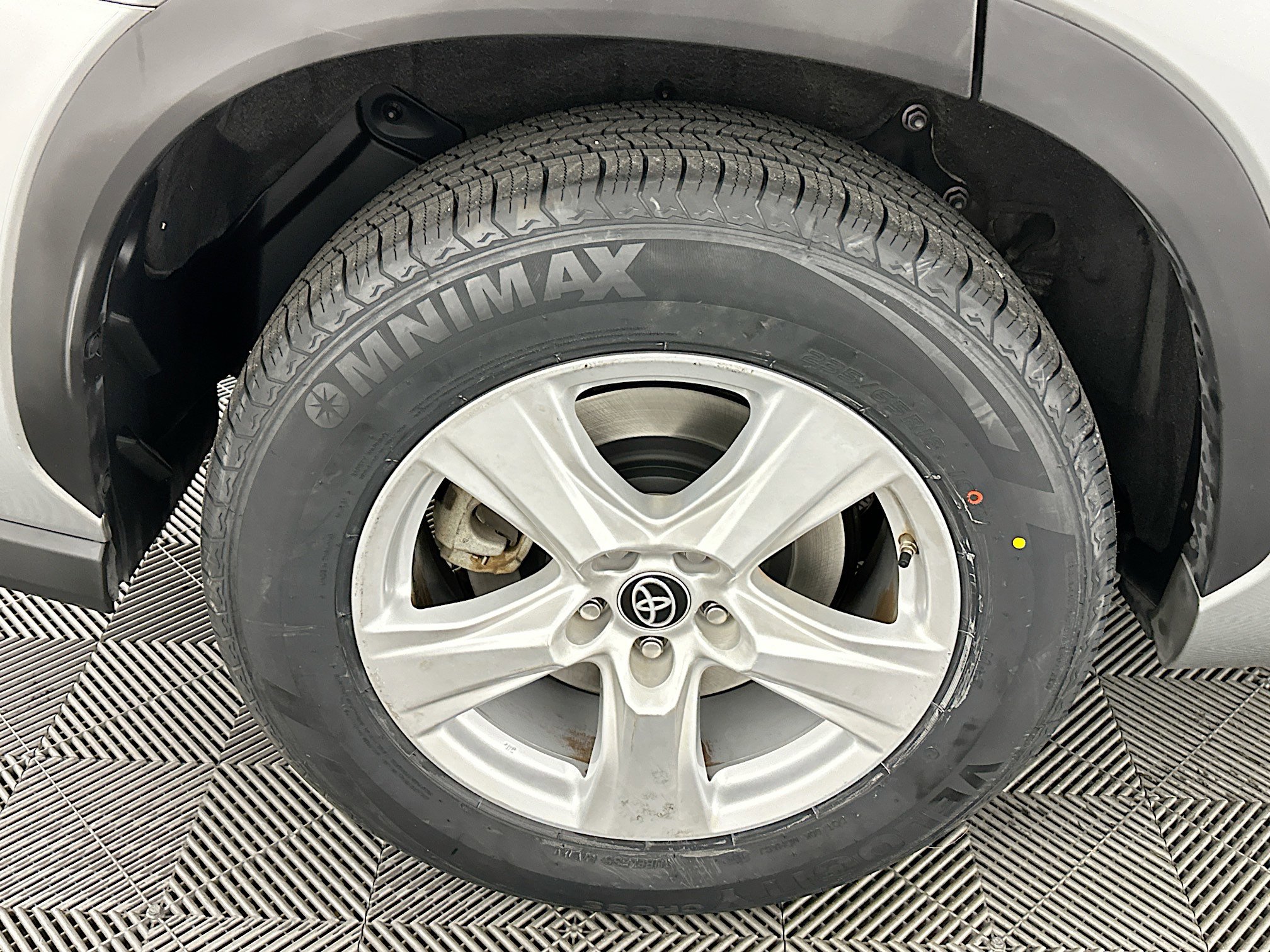 Used 2023 Toyota Highlander LE image 11