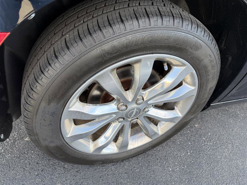 Used 2017 Chrysler 300 C image 16