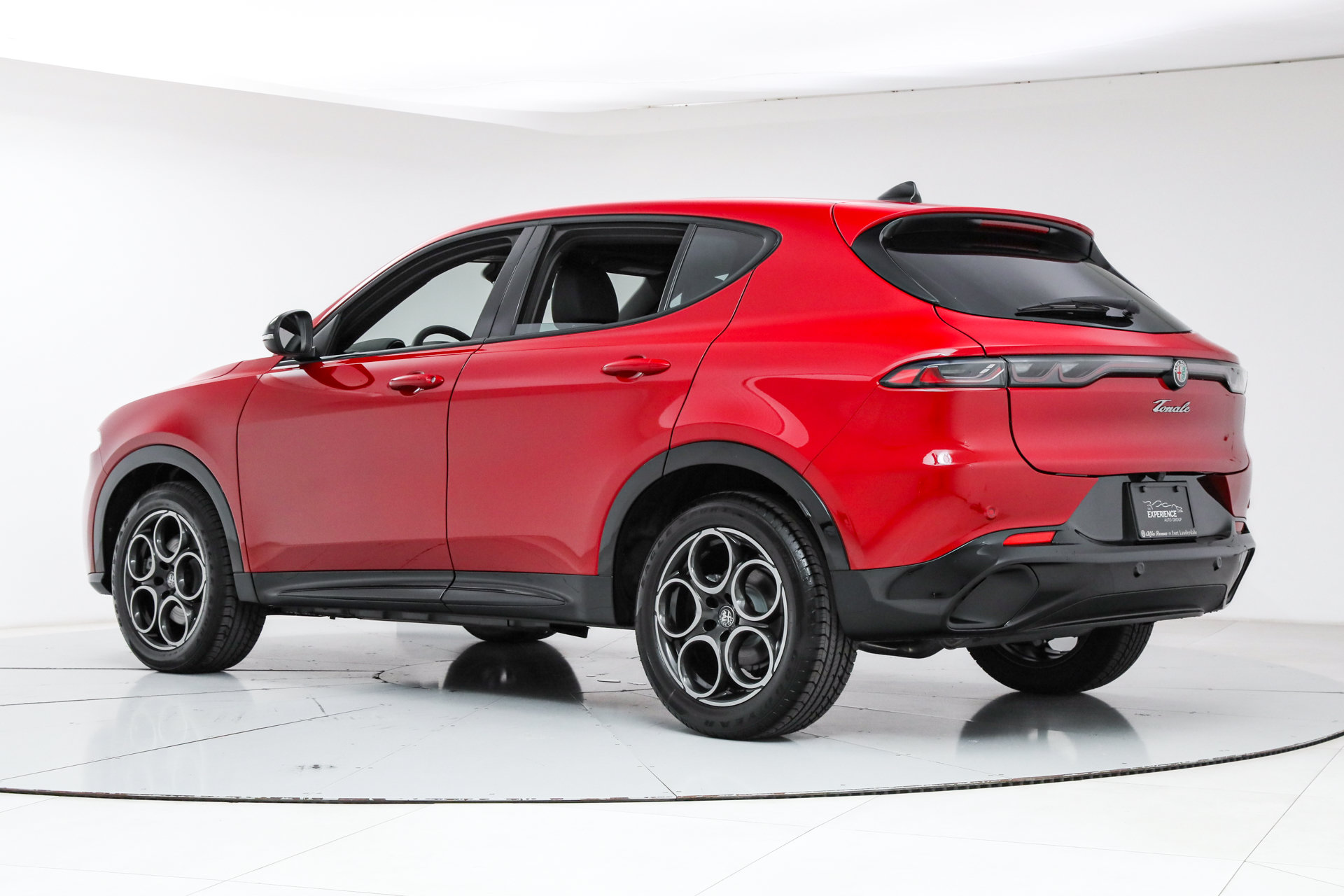 New 2025 Alfa Romeo Tonale w/ Premium Package AWD/4WD image 3