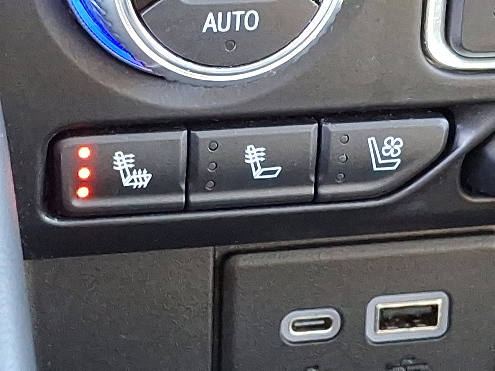 Used 2022 GMC Yukon SLT w/ SLT Premium Package image 24