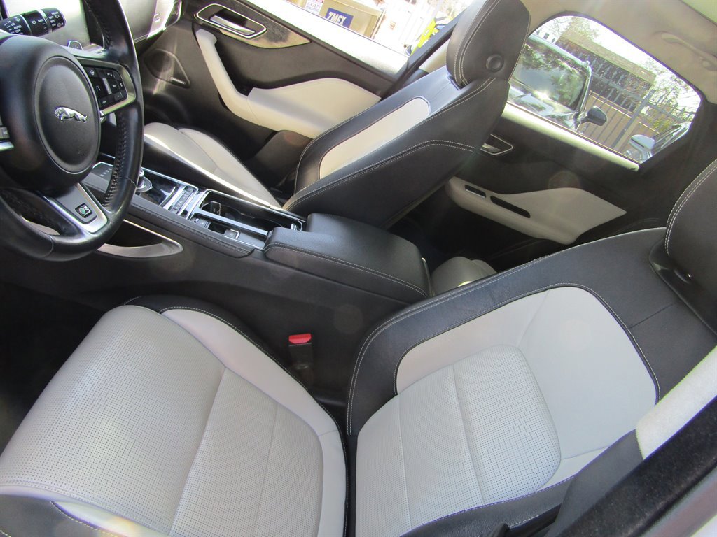 Used 2019 Jaguar F-PACE R-Sport image 9