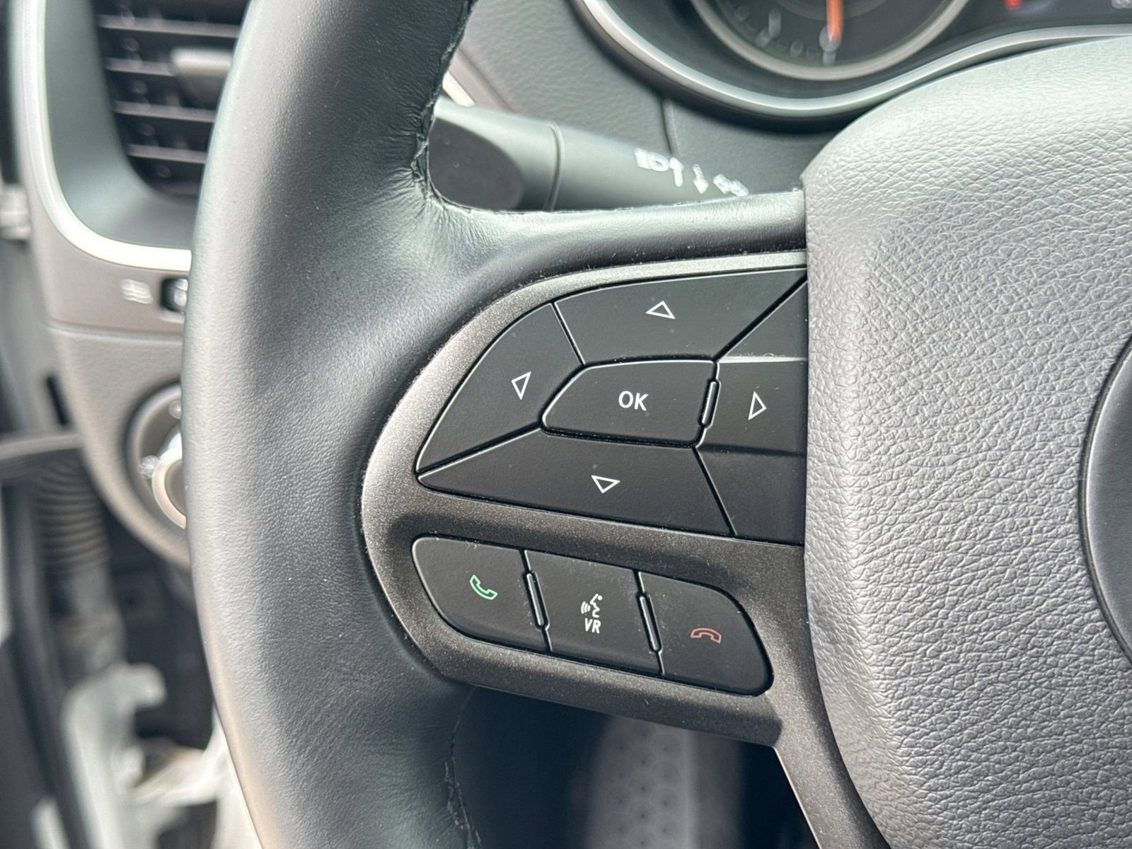 Used 2019 Jeep Cherokee Trailhawk w/ Comfort/Convenience Group AWD/4WD image 28