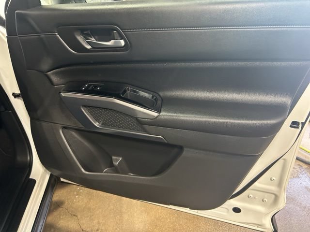 Used 2023 Nissan Pathfinder SL AWD/4WD image 31