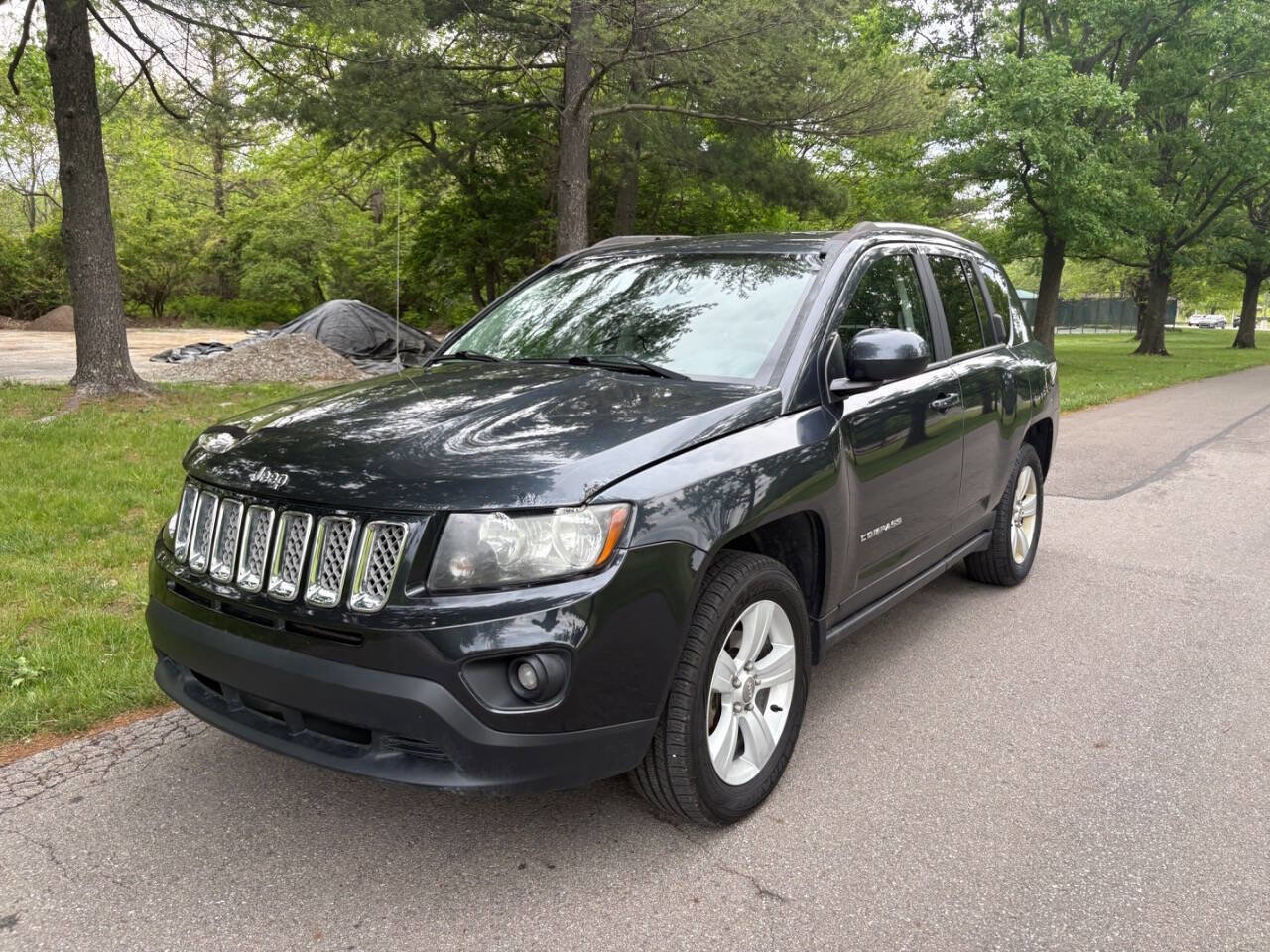 Used 2014 Jeep Compass Latitude w/ Sun/Sound Group AWD/4WD image 2