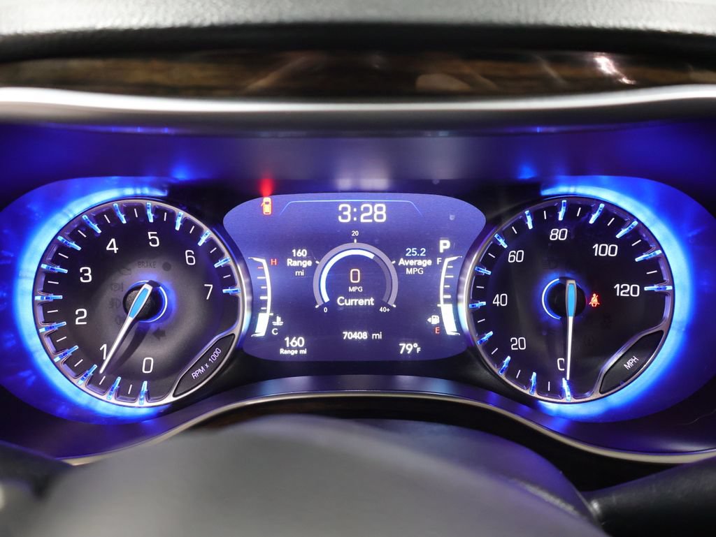 Certified 2024 Chrysler Pacifica Limited FWD image 45