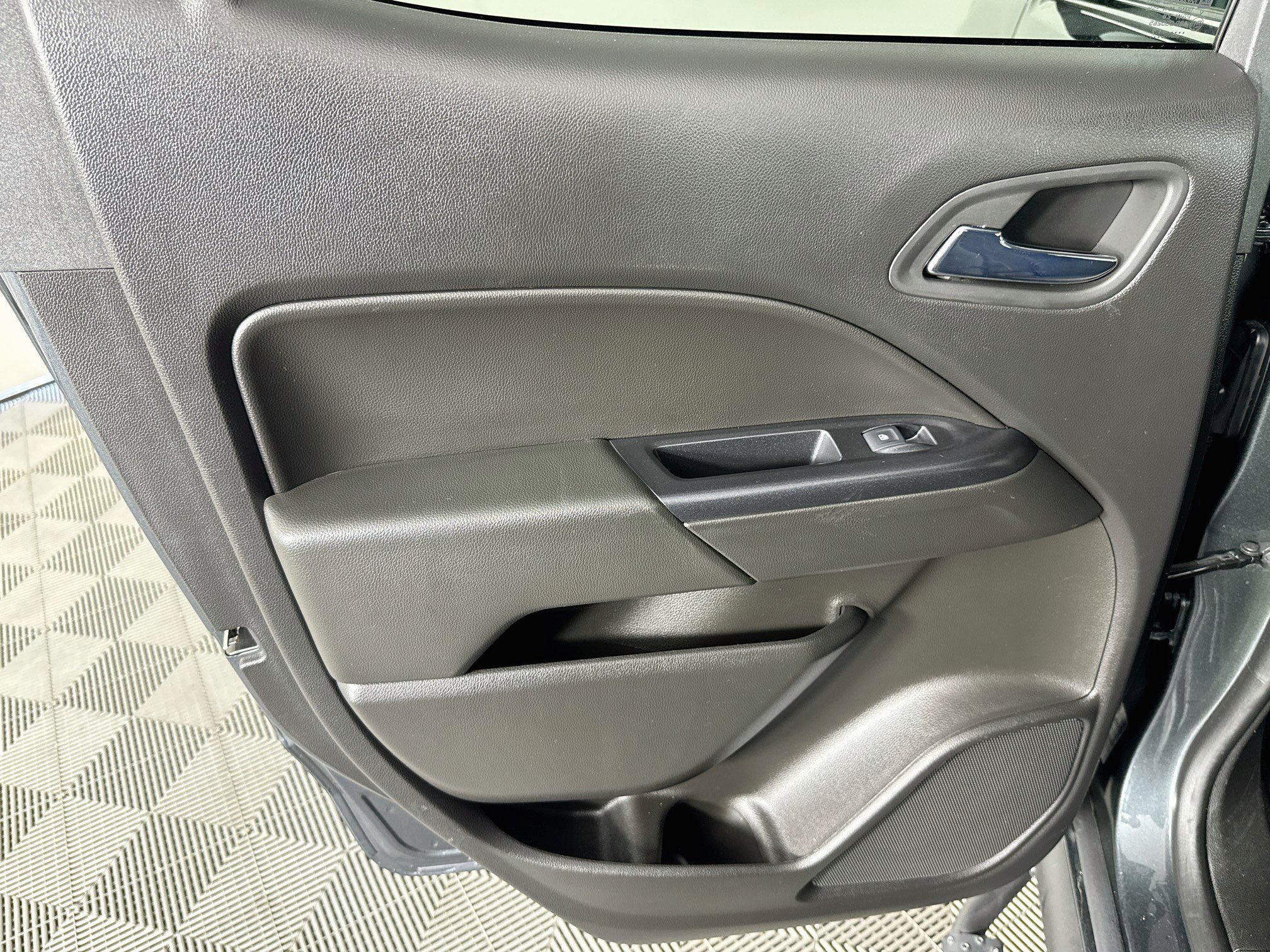 Used 2017 Chevrolet Colorado LT w/ LT Convenience Package RWD image 23