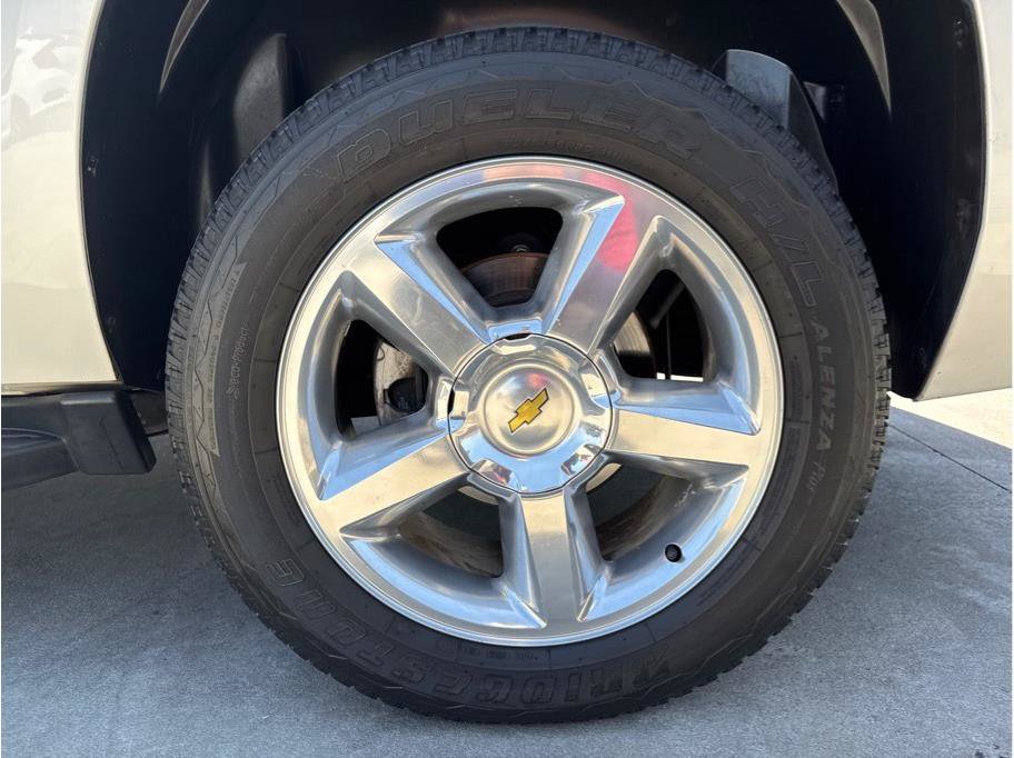 Used 2013 Chevrolet Suburban LTZ RWD image 13