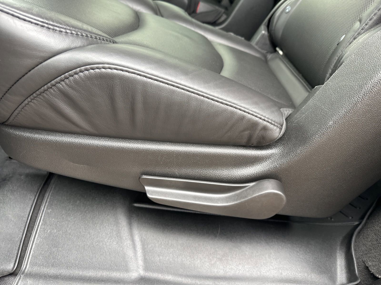 Used 2020 Cadillac Escalade ESV Platinum AWD/4WD image 23