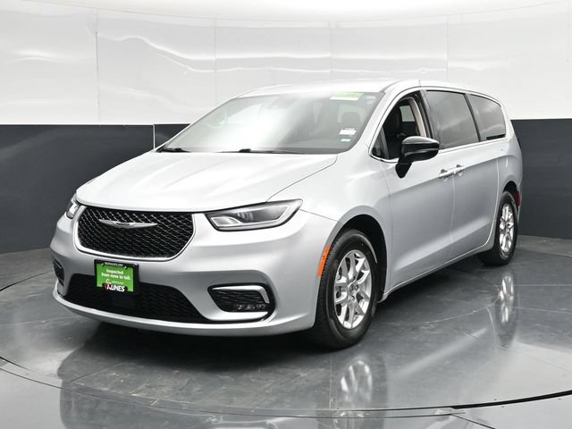 Certified 2024 Chrysler Pacifica Touring-L FWD image 8