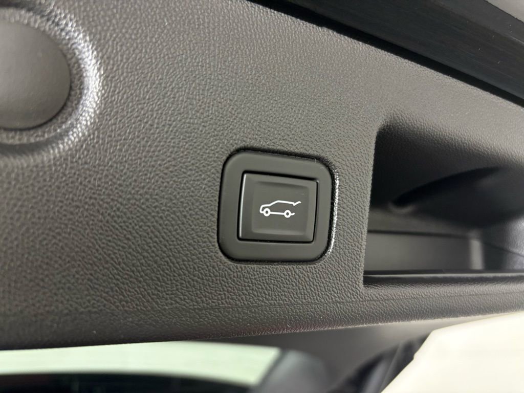 Used 2023 Chevrolet Equinox Premier image 42