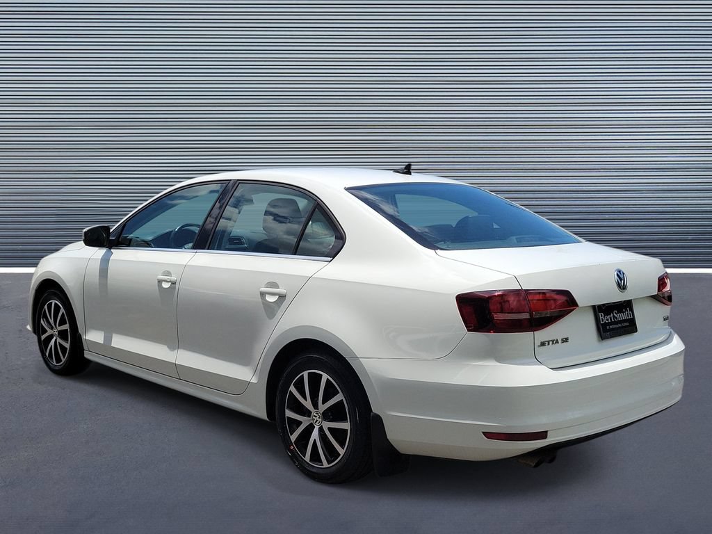 Used 2017 Volkswagen Jetta SE FWD image 4