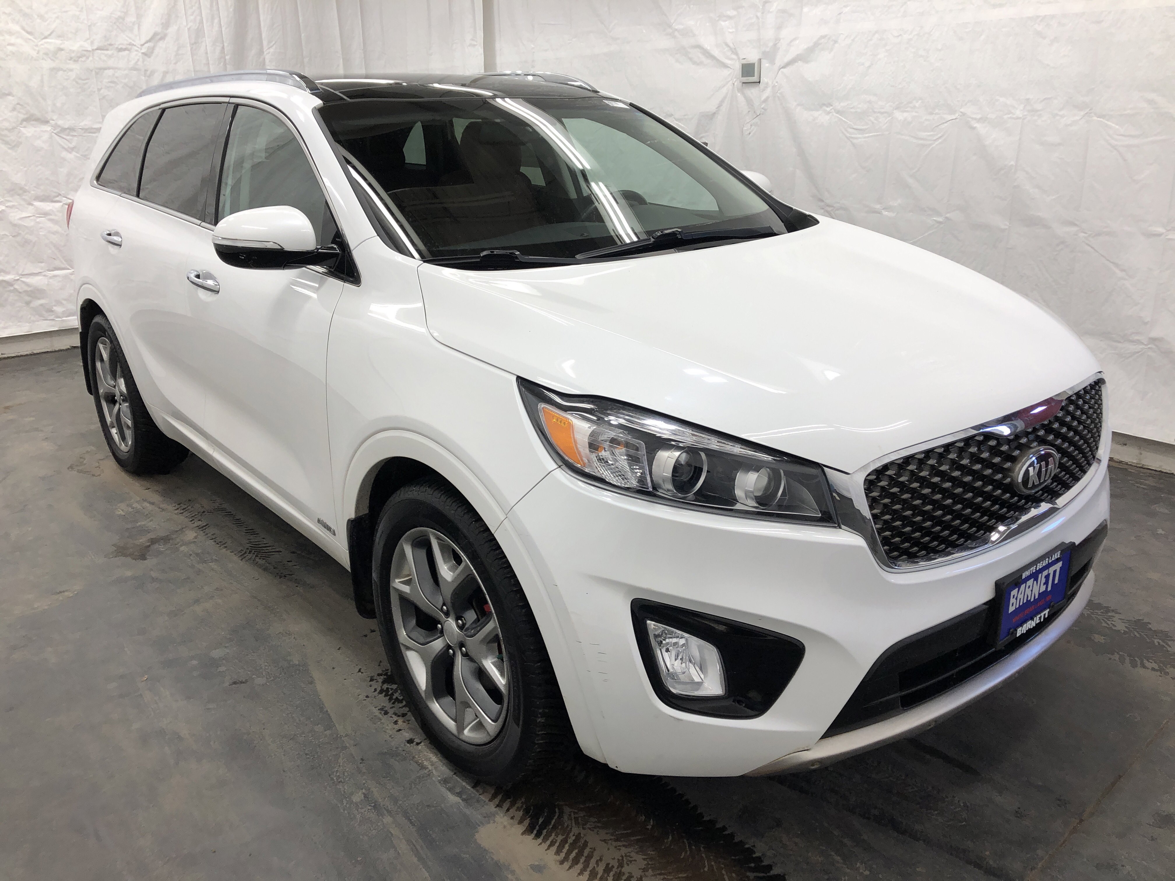 Used 2017 Kia Sorento SX image 2