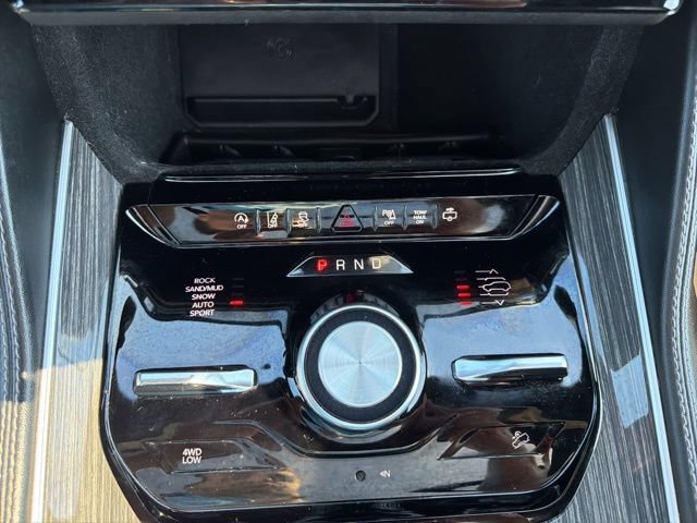Used 2022 Jeep Wagoneer Series III w/ Premium Group I AWD/4WD image 28