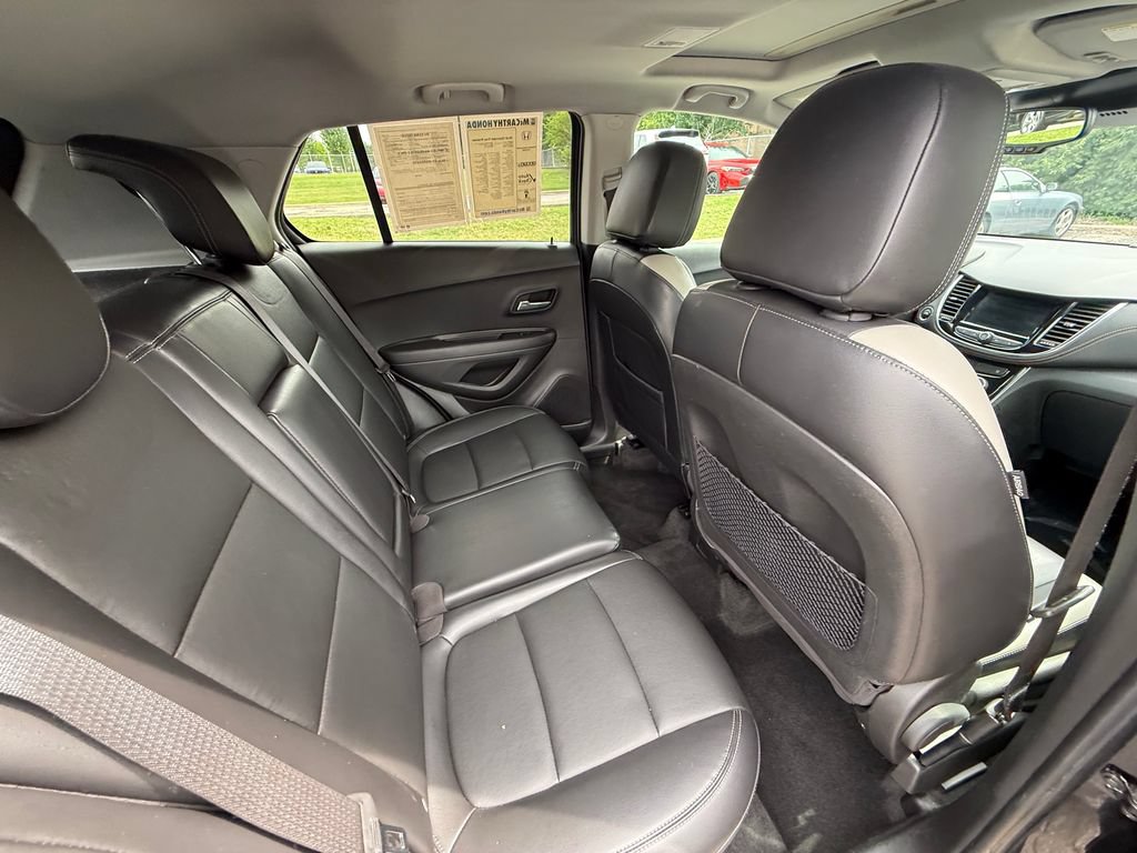 Used 2018 Chevrolet Trax Premier w/ Midnight Edition FWD image 36