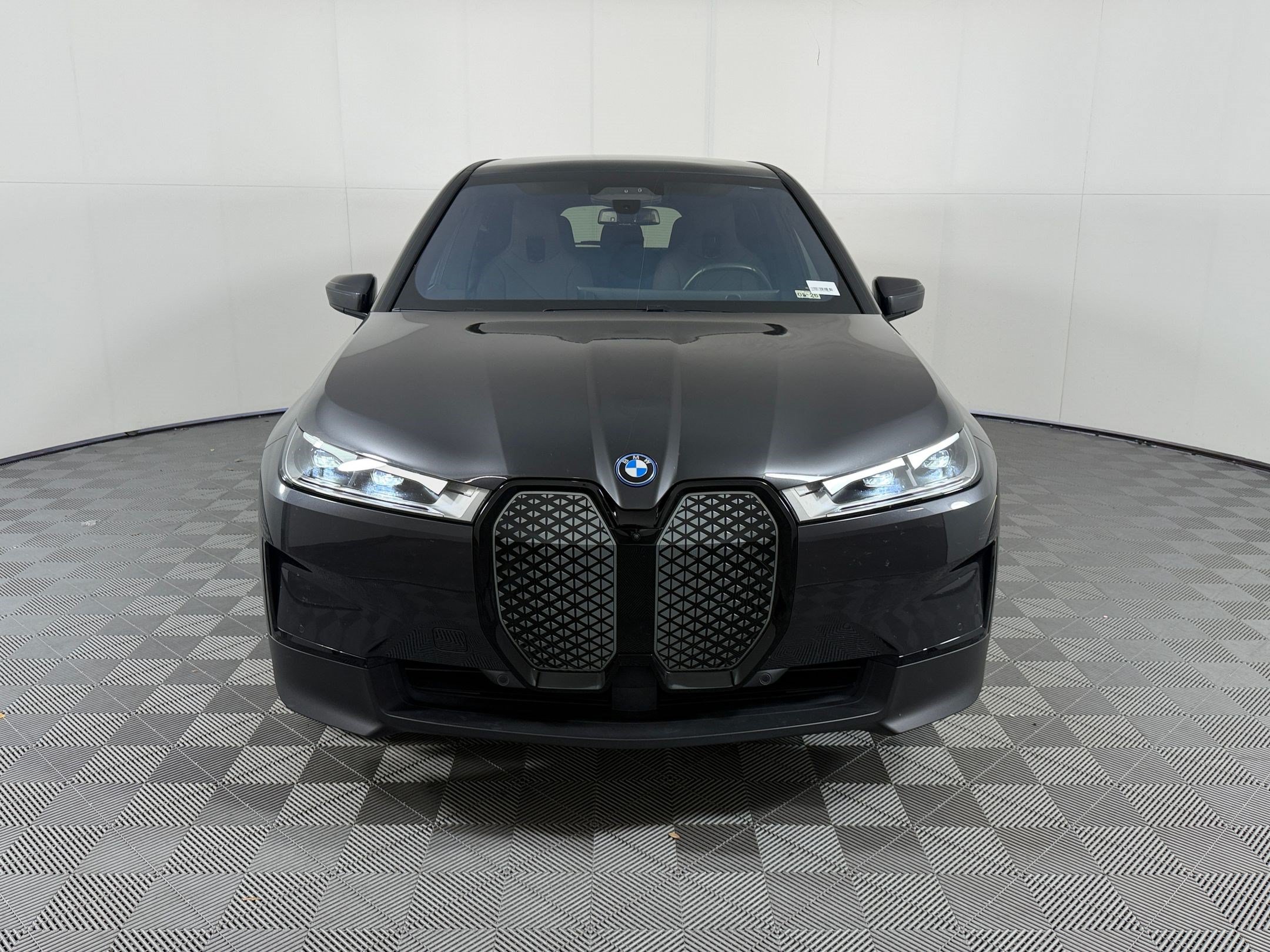 Used 2023 BMW iX xDrive50 w/ Convenience Package AWD/4WD image 6