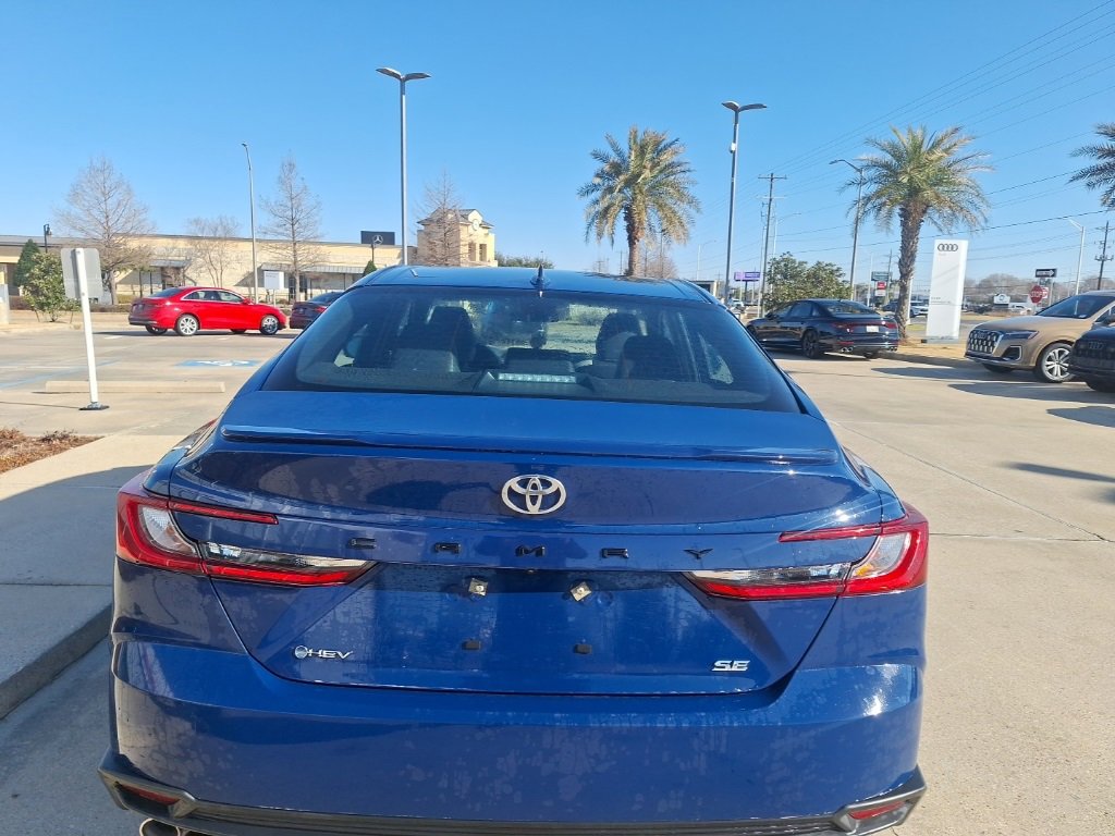 Used 2025 Toyota Camry SE image 7