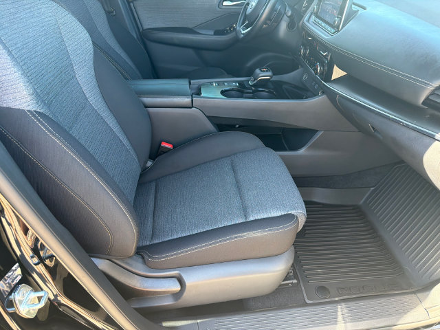 Used 2022 Nissan Rogue SV FWD image 13