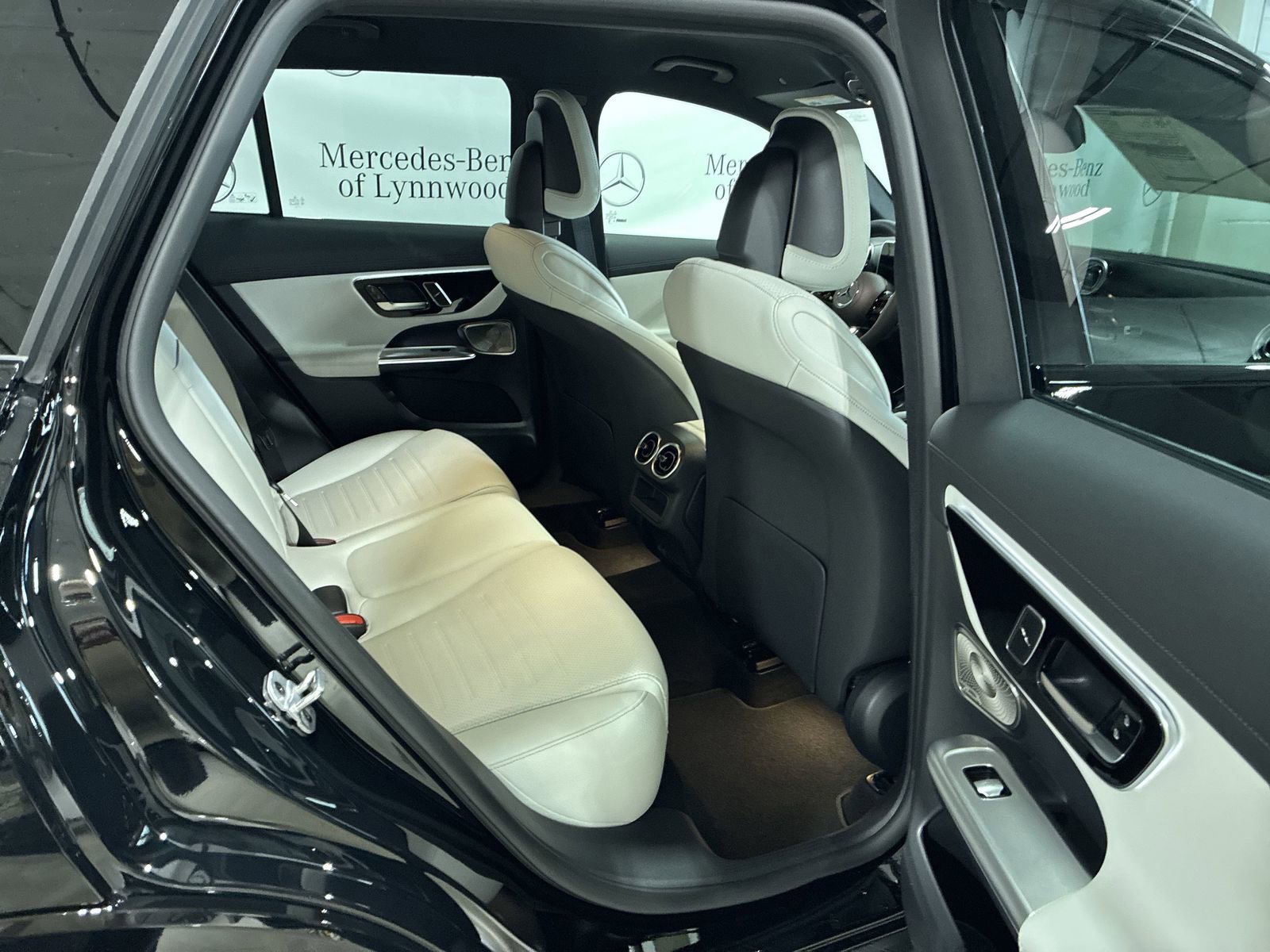New 2025 Mercedes-Benz GLC 300 4MATIC image 13