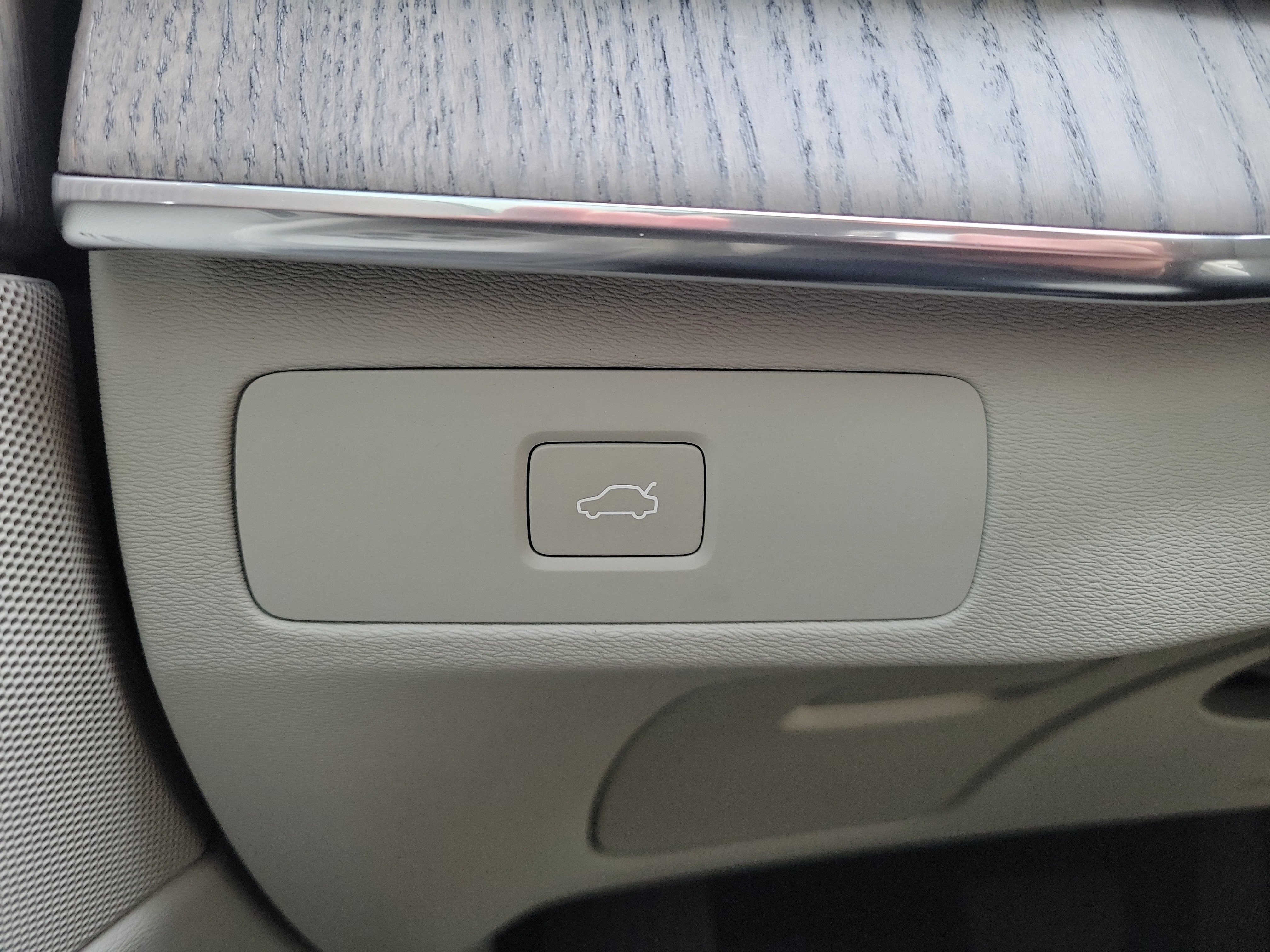 Used 2024 Volvo XC90 B6 Plus w/ Protection Package Premier image 25