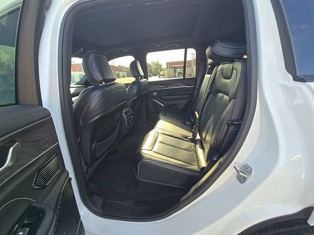 Used 2023 Jeep Grand Cherokee Overland AWD/4WD image 11