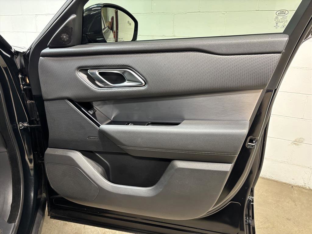 Used 2023 Land Rover Range Rover Velar R-Dynamic S image 33